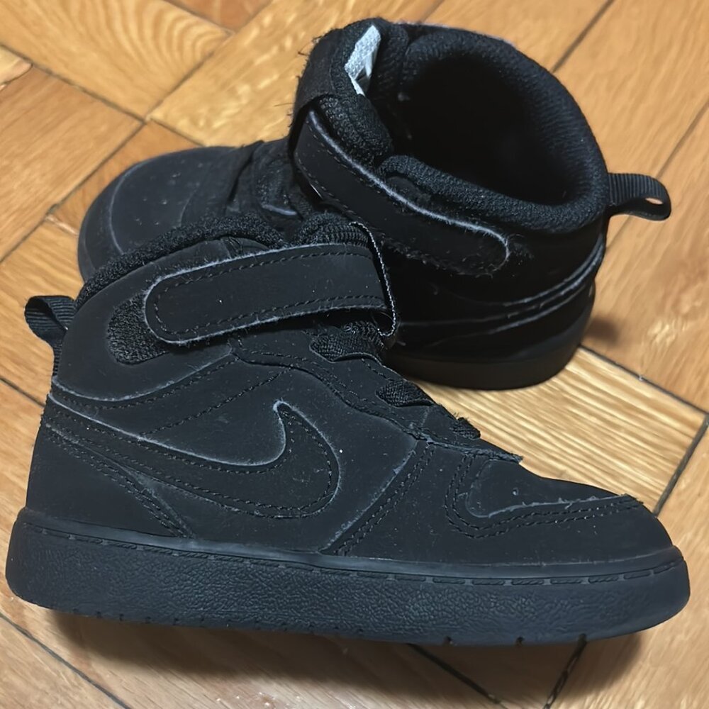 Nike Uptowns Size 8C